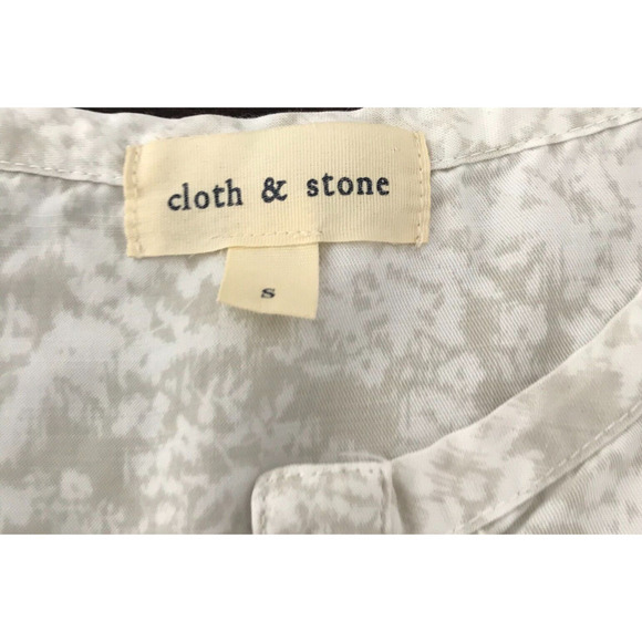 Anthropologie Cloth & Stone Neutral Motif V-Neck Sleeveless Blouse - Size Small - Picture 4 of 9